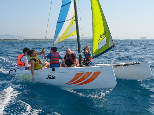 Promoció Turisme BLL – Bateig de Catamarà en Família