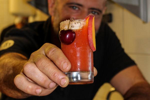   Neix Fruita Baix, una campanya que connecta el territori amb la taula a través de visites a pagès i còctels de fruita als restaurants Sabors de l’Horta