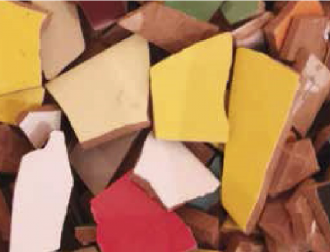 Taller de trencadís i visita guiada a la Cripta Gaudí