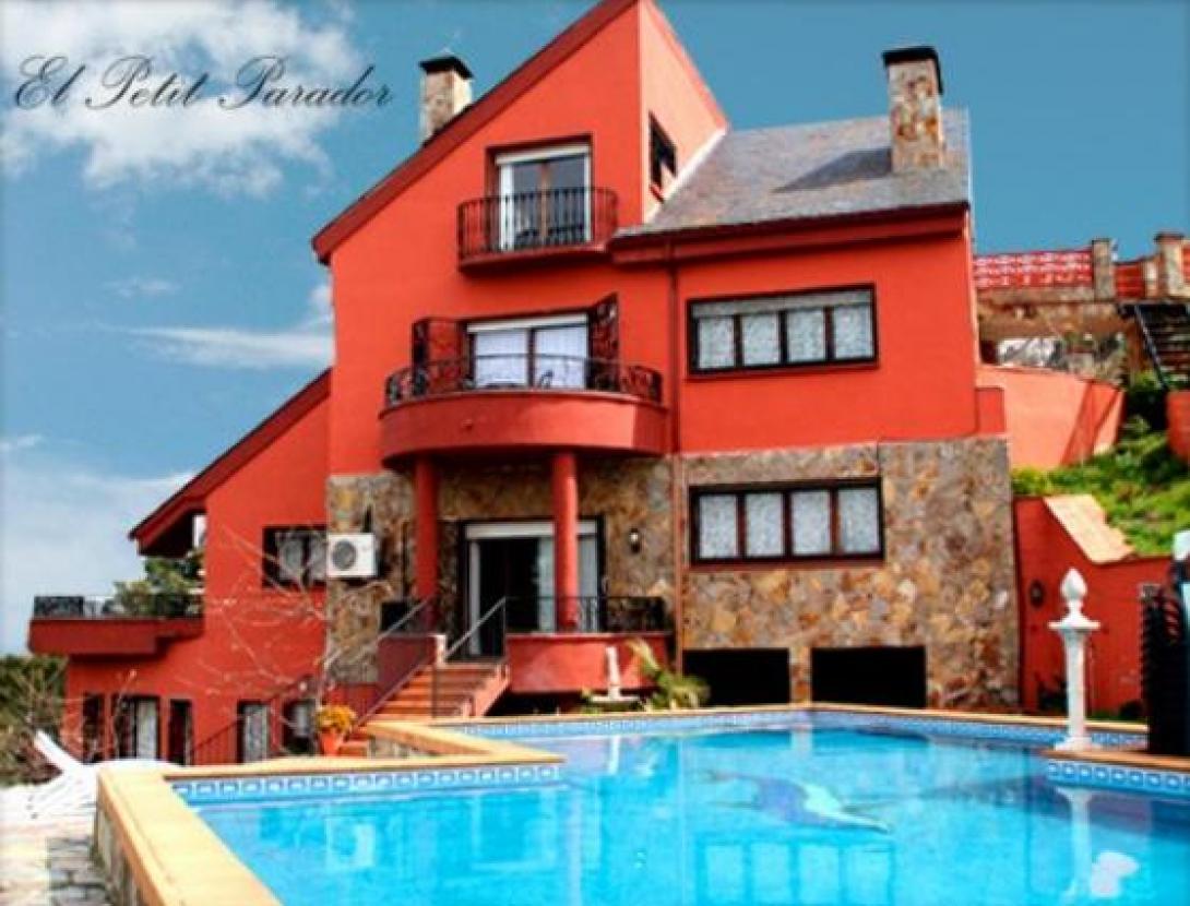 petit parador torrelles.jpg