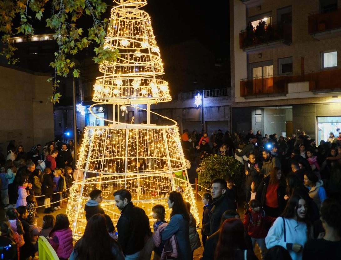 Encesa de l'arbre de Nadal d'Olesa